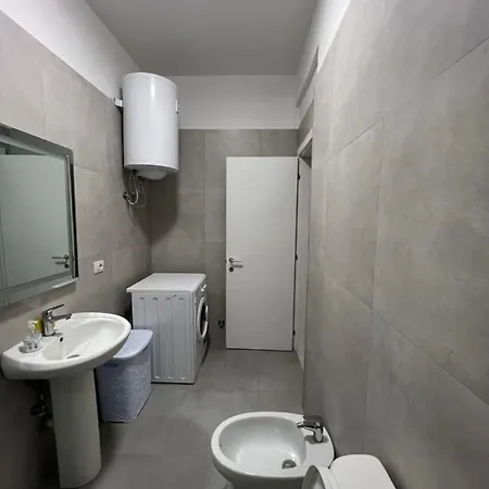 Daily In Center Apartment