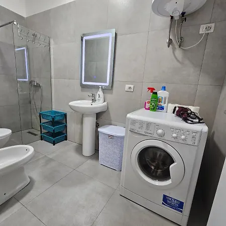 Daily In Center Apartment